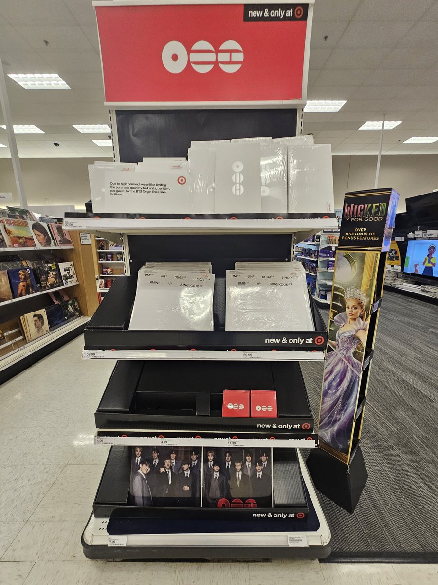 bts7_iheart's tweet image. My 🎯 has restocked TinyVinyls! Will be looking for funders for Monday or Tuesday! They've also now put a 4 per item limit in purchases, but I can do multiple trips. KPop Nara also has stock of cassettes still and now thr 7" vinyls.