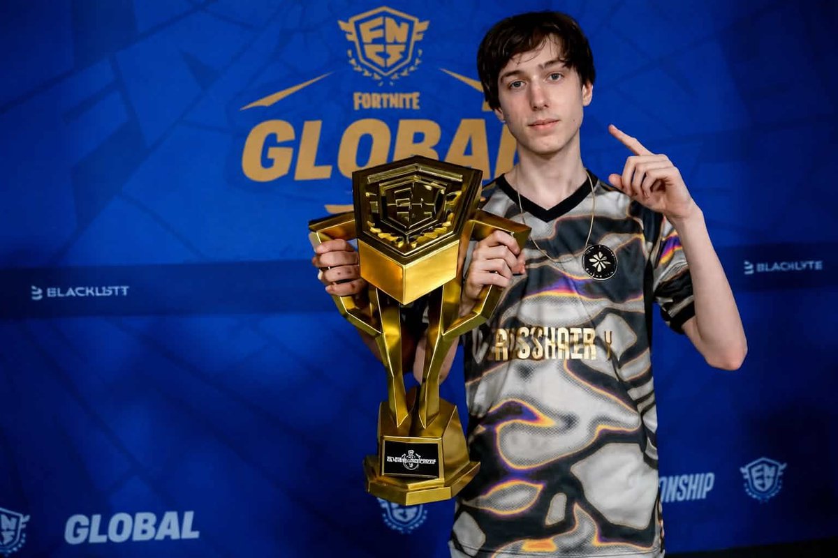 TNPESP's tweet photo. If you and Peterbot played FNCS would yall win ?  🤔 https://t.co/QxK5Fomp04