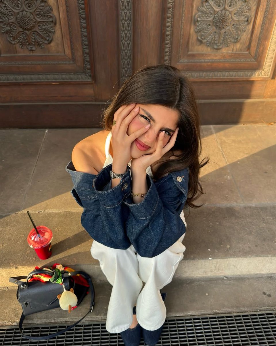 AnibaldFp's tweet photo. Some moments feel quieter when you�re near. https://t.co/zovm9qeXzd