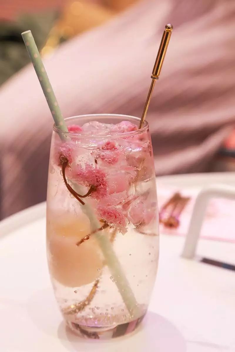 DjFlowLilkhaled's tweet photo. Chasing sunsets, sipping iced coffee, and letting the world slow down. Perfect afternoon vibes  #LeisureMoments #SlowLiving https://t.co/ErXgpm9UyK