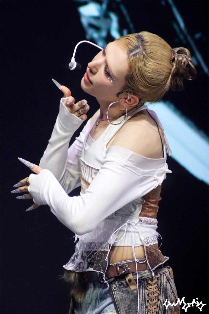 Prismatic tweet media