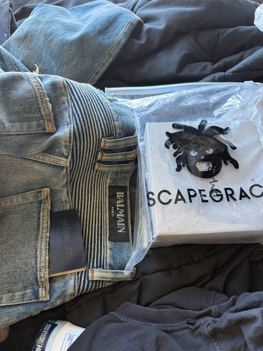 King HRL tweet media