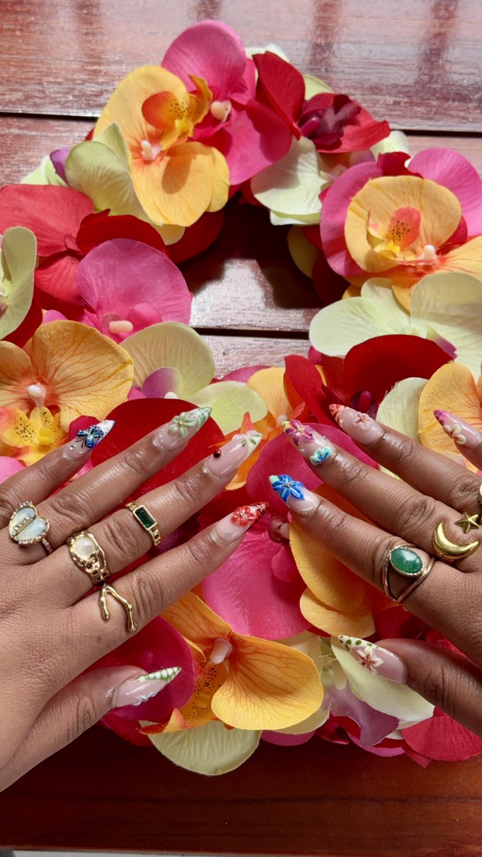 Sim Guru The Wig Bender 👩🏽‍🦲🖤 tweet media