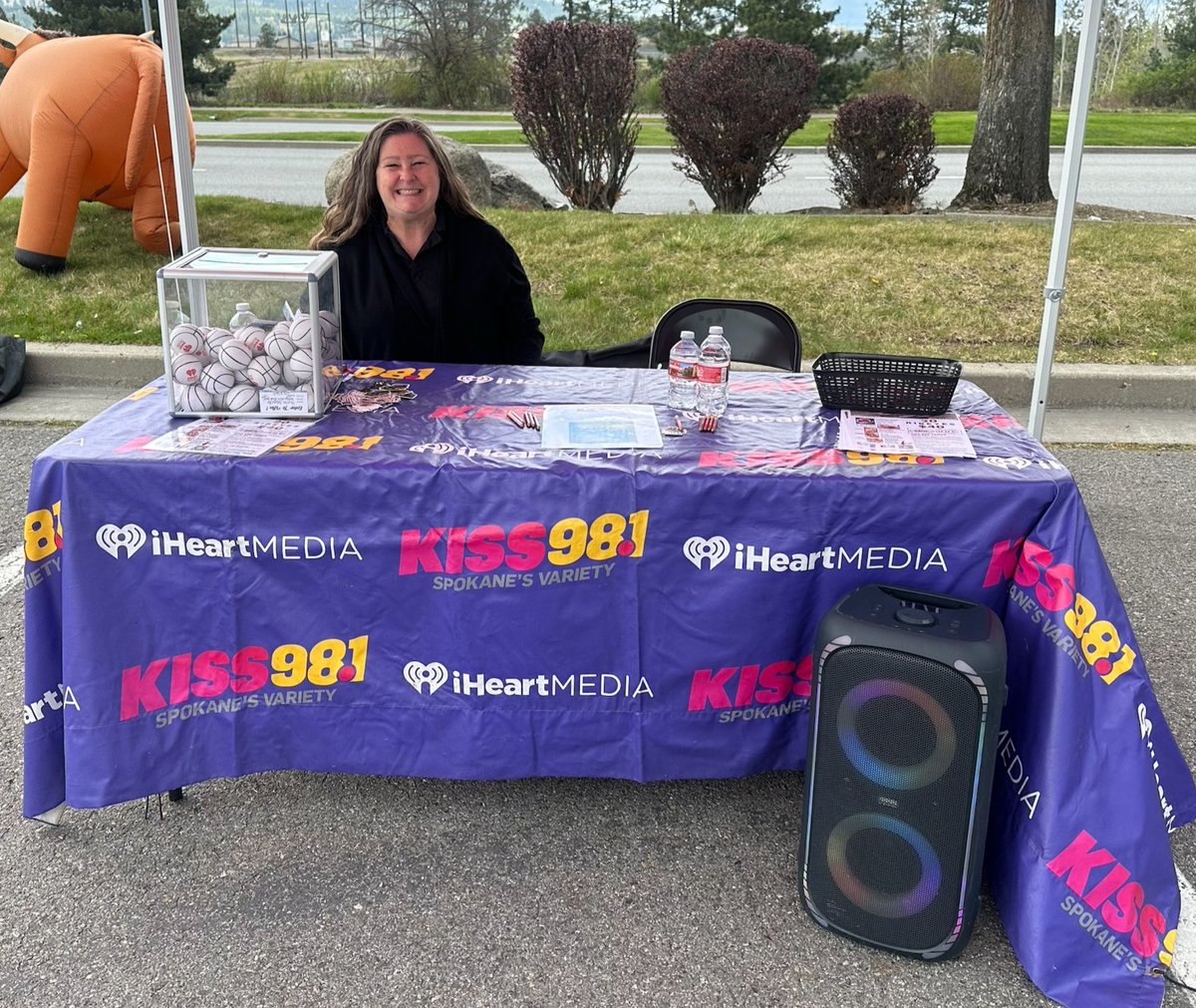 KISCFM's tweet photo. 📣Come Join Dawn Marcel and KISS 981 at Spokane Valley Mall Today! 

🤩20 RIBEYES FOR $40 - RIGHT NOW!🤩

 Look for the BIG TRUCK and BIG KISS 981 TENT at 14700 E Indiana Ave, Spokane Valley, WA 99216

#20Ribeyesfor40dollars #KISS981 #iHeartRadioSpokane https://t.co/0OlxlYjFkd
