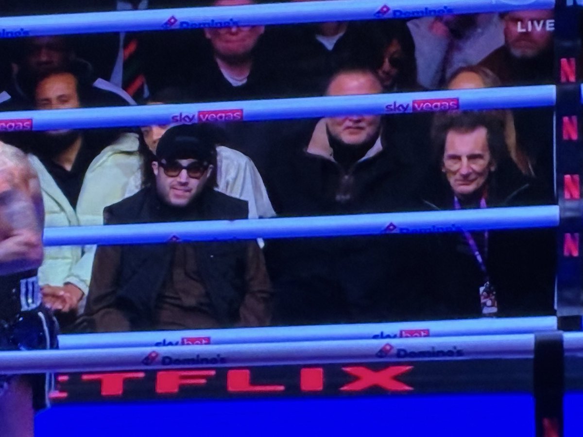 LoftLegacy's tweet photo. Well done to @DannySapkoBass for getting front row seats at the boxing next to ex-Behs player Ronnie Wood. https://t.co/LzUAo10b3D