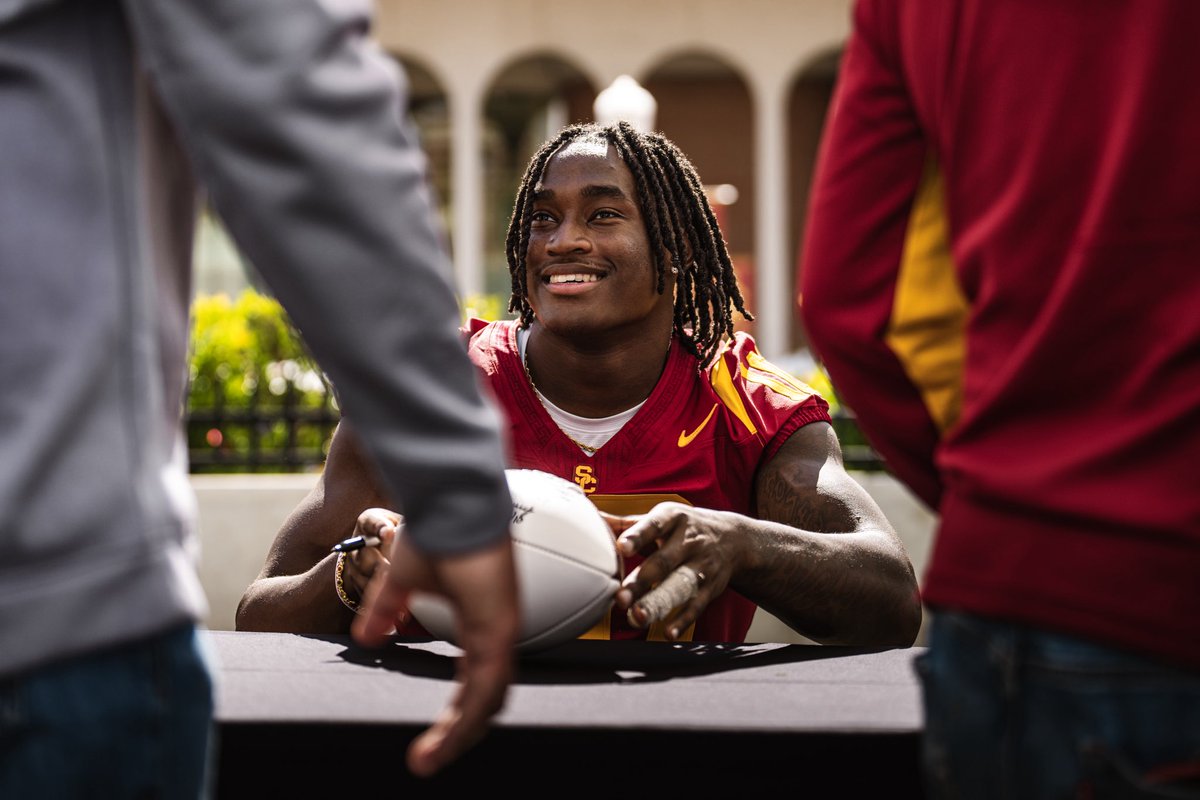 USC Football ✌️ tweet media