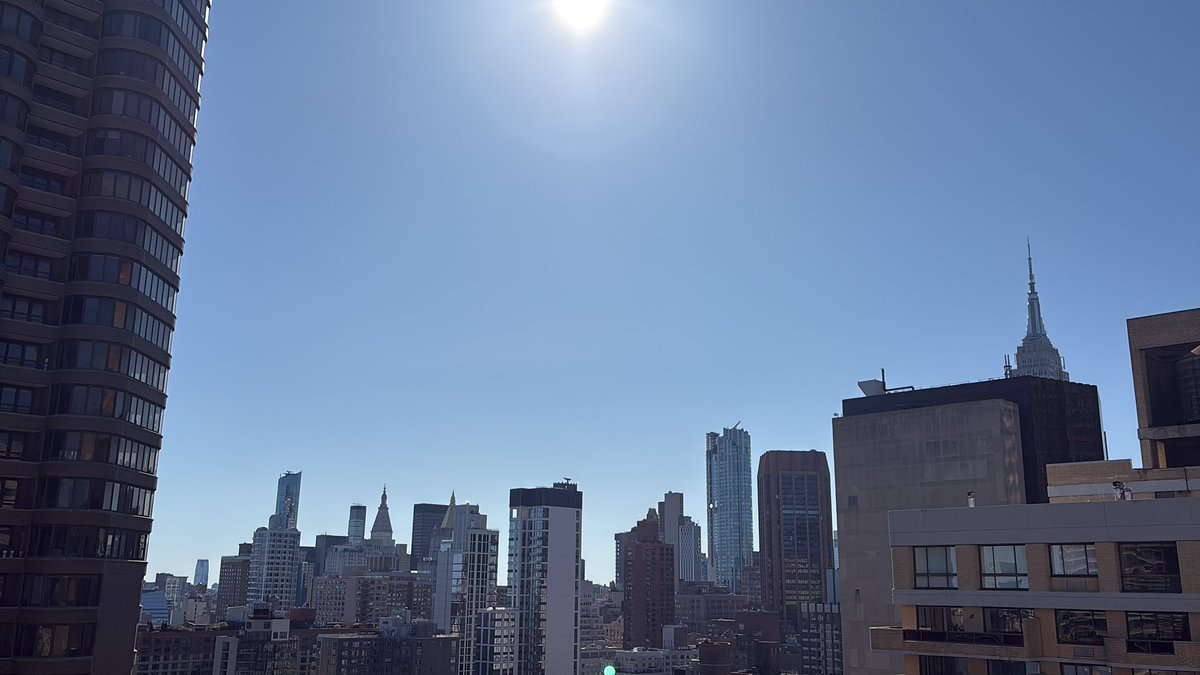 M0T_rd's tweet photo. Peak NYC weekend. No hay mejor lugar que aca hoy. https://t.co/8zX9MParZi