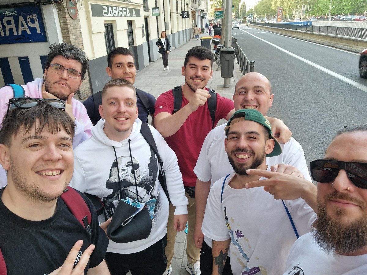 carlmerin97's tweet photo. Semis! Skirmish y finde con la banda en @JupiterJuegos Guadalajara (Kai'Sa):

G1 Jinx ✅️✅️
G2 Draven ❌️✅️✅️
G3 Irelia ✅️✅️
G4 Viktor ✅️❌️✅️
G5 🤝

QF Irelia ✅️✅️
SF Irelia ✅️❌️❌️

Formato divertido pero repetitivo.

Se me prometió cachopo🤔❤️🫂 https://t.co/dgFwNFbIuL