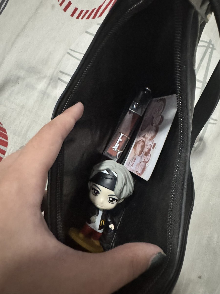 marce vai se matar. tweet media