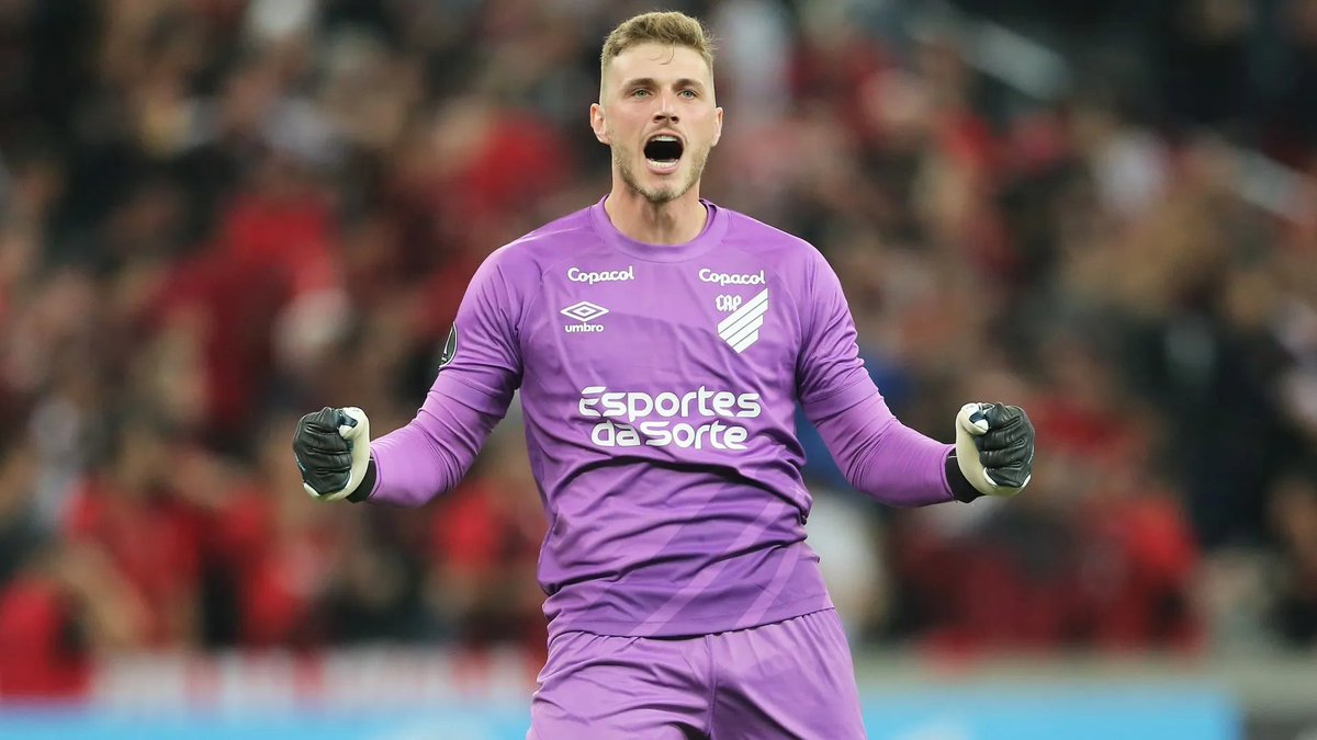MissHazard77's tweet photo. Semana passada vi muita gente postando sobre a beleza de um jogador da Suécia (e com razão, um grande gostoso). Mas o Brasil também tem um baita loirão. Quem curte o goleiro Bento também? Eu amo.
#bento #futebol #goleiro #lindo #gostoso #loiros https://t.co/flaZh8XdBx