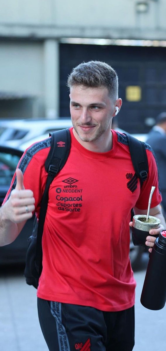 MissHazard77's tweet photo. Semana passada vi muita gente postando sobre a beleza de um jogador da Suécia (e com razão, um grande gostoso). Mas o Brasil também tem um baita loirão. Quem curte o goleiro Bento também? Eu amo.
#bento #futebol #goleiro #lindo #gostoso #loiros https://t.co/flaZh8XdBx