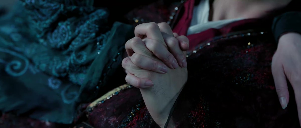GusuCloud's tweet photo. "The fingers are tied to the heart."

I can't believe the only thing calming him was holding her hand with fingers intertwined 😢
#LoveBeyondTheGrave https://t.co/lB2ATKMbtO