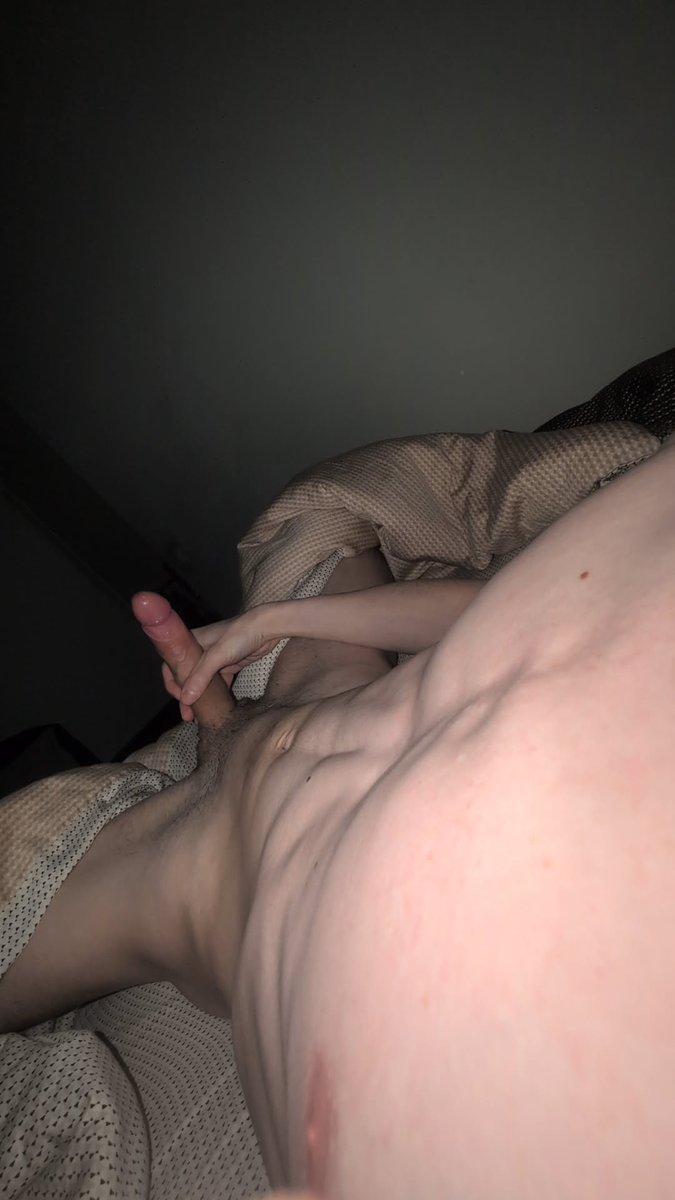 CharlxParis's tweet photo. Comme une envie de remplir un trou 
Like &amp; RT si tu me prêtes le tien 🍑🍆 https://t.co/vBuluSH0wp
