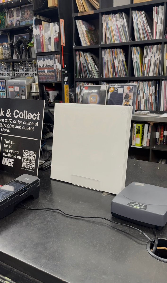 PopBase's tweet image. A mystery artist has sent an unlabeled vinyl to record stores in the US &amp;amp; UK.