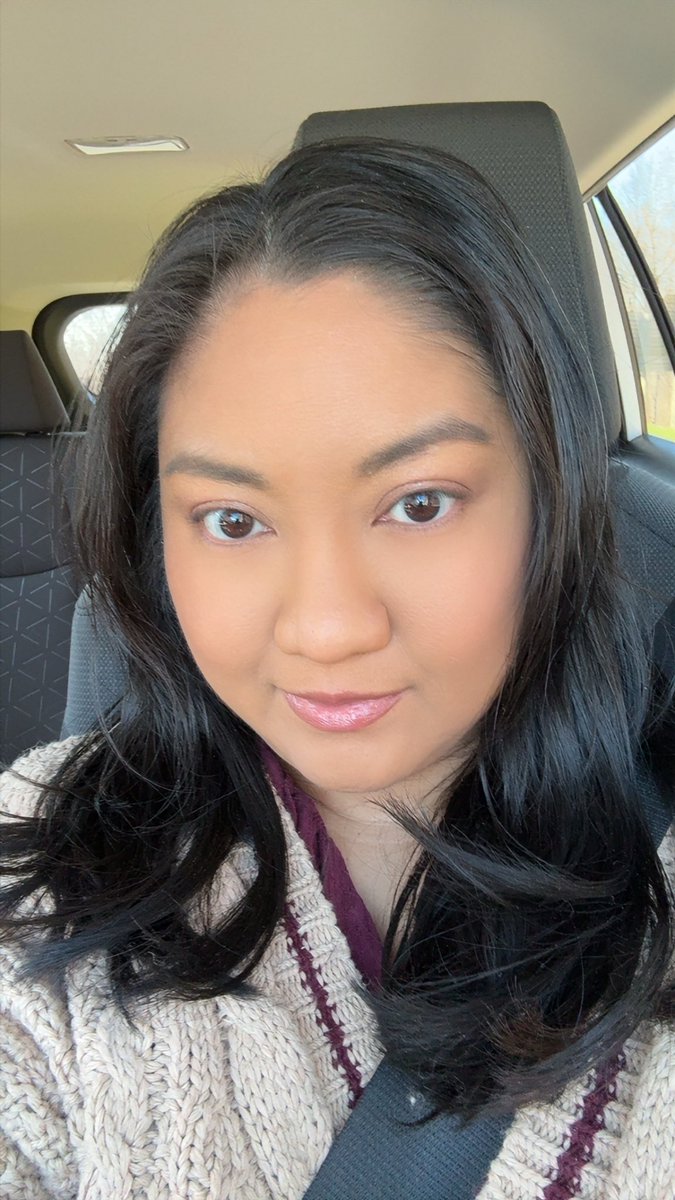 katbeautychat13's tweet photo. full face of @rarebeauty by @selenagomez @SelenaFanClub 

true to myself natural matte longwear foundation in 26
eyeshadow stick in contentment
warm wishes soft matte powder bronzer in warmed up
soft pinch matte bouncy blush in worth

#beauty #makeupmagic #motd #rarebeauty https://t.co/jtJBpLmRjb