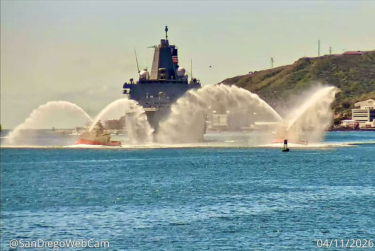 WarshipCam tweet media