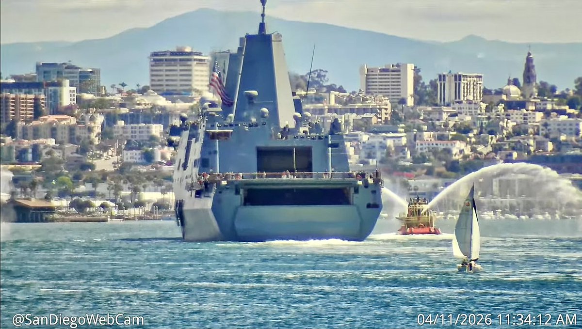 WarshipCam tweet media