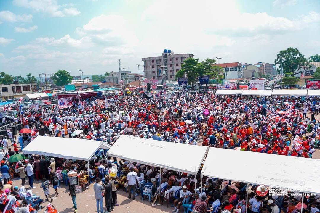MADILUAlain1's tweet photo. Aujourd’hui, notre parti UNC a une fois de plus démontré toute sa force et sa mobilisation sur le terrain, lors du grand meeting des jeunes au terrain Asosa. Une démonstration éclatante d’engagement et de détermination en soutien au Président de la République, Fatshi Béton, dans sa lutte pour un Congo toujours meilleur.
Malgré l’affluence impressionnante, aucun incident n’a été enregistré. La foule est restée disciplinée, responsable et exemplaire — preuve de la maturité de notre base.
L’UNC confirme ainsi qu’elle est une véritable machine de mobilisation, prête à accompagner les grandes ambitions pour notre pays