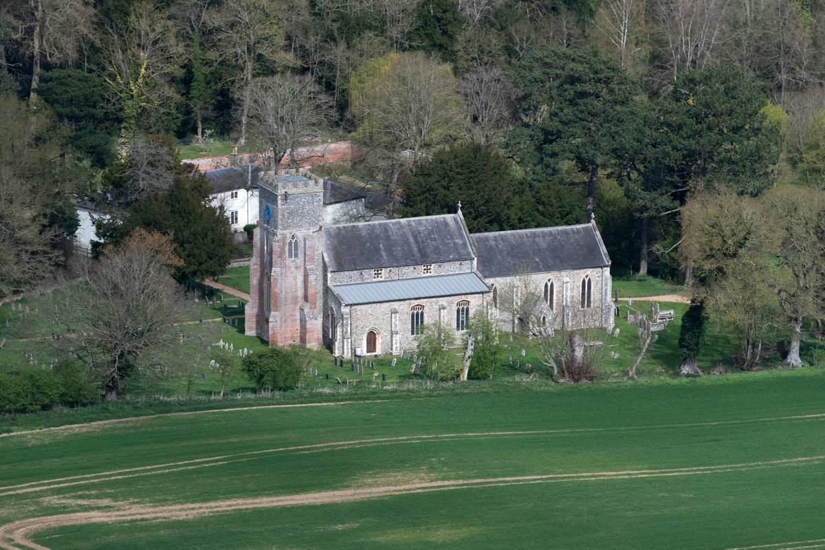johnfielding001's tweet image. St Mary’s Church, Denton, on the Norfolk–Suffolk border. Medieval church dating mainly from the 14th–15th centuries, built of flint with later brick repairs. The west tower was originally round but later rebuilt as a square tower. #Denton #church #Norfolk #aerial #image