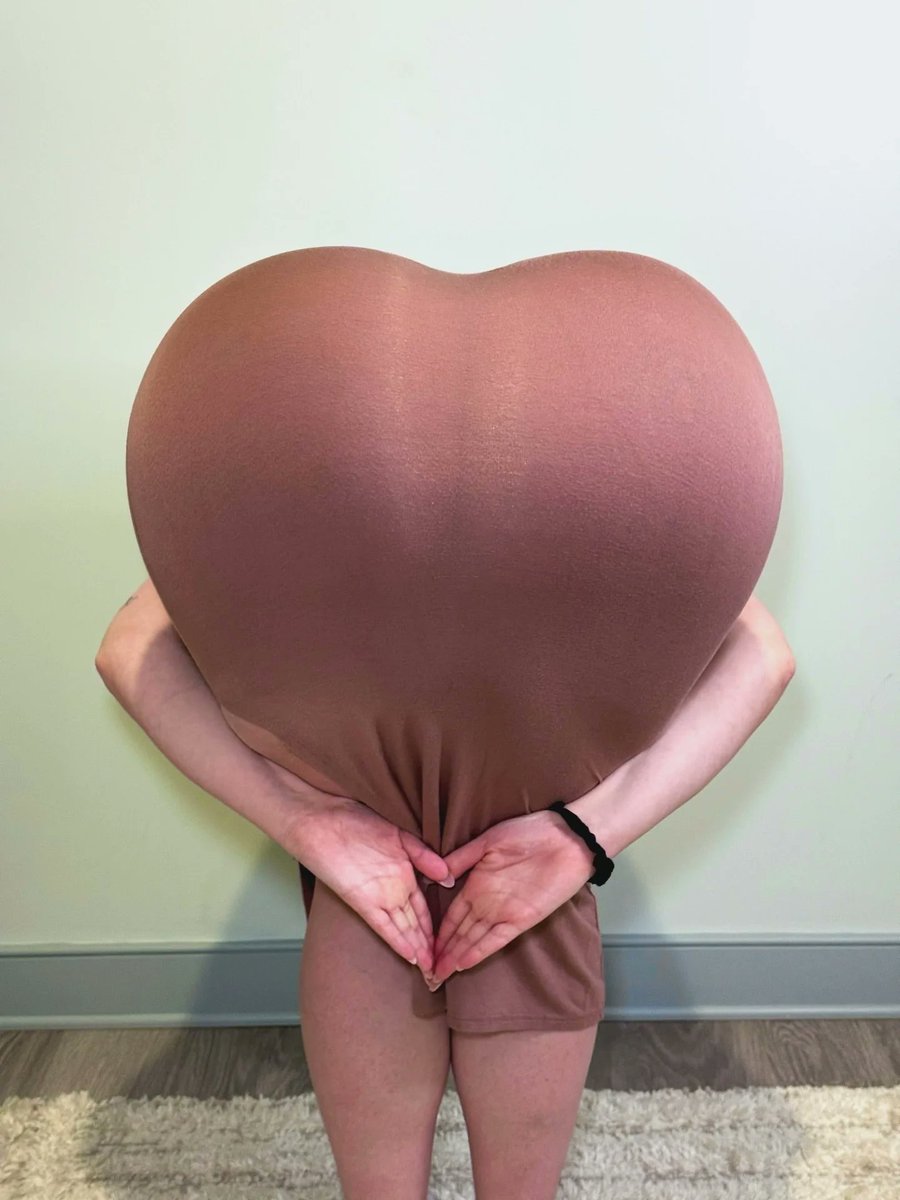 Maram2000320003's tweet image. اختك سوت الترند الجديد 😂😂😂

#ديوت_بدويٌّْ #ديااثة #ديوت_أمي