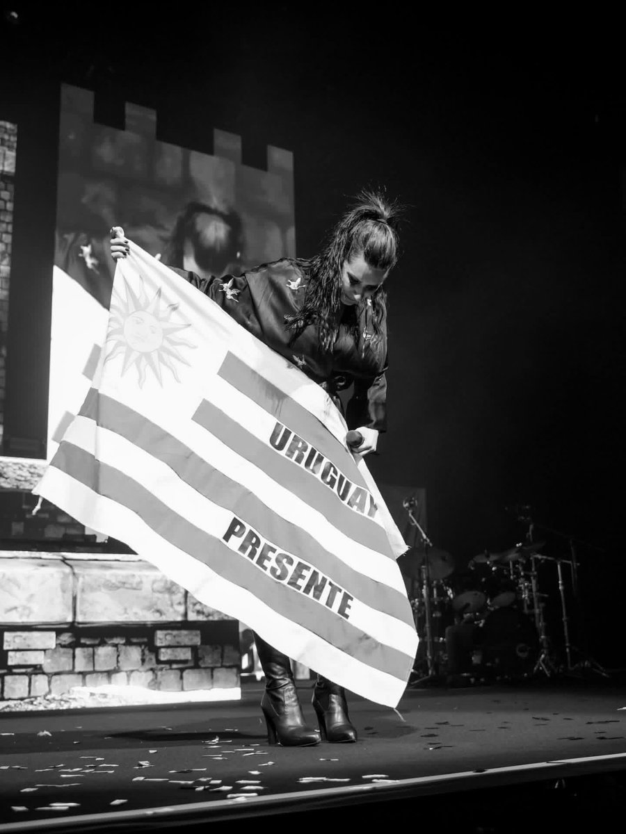 Laura Pausini tweet media