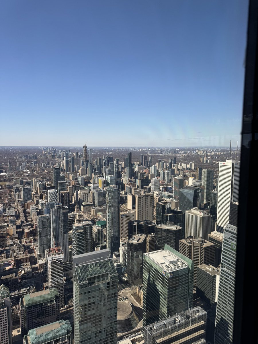 HPointdext60238's tweet photo. Do not eat McDonalds poutine and go to the cn tower #tacticalnuke #51state https://t.co/TEienltSqZ