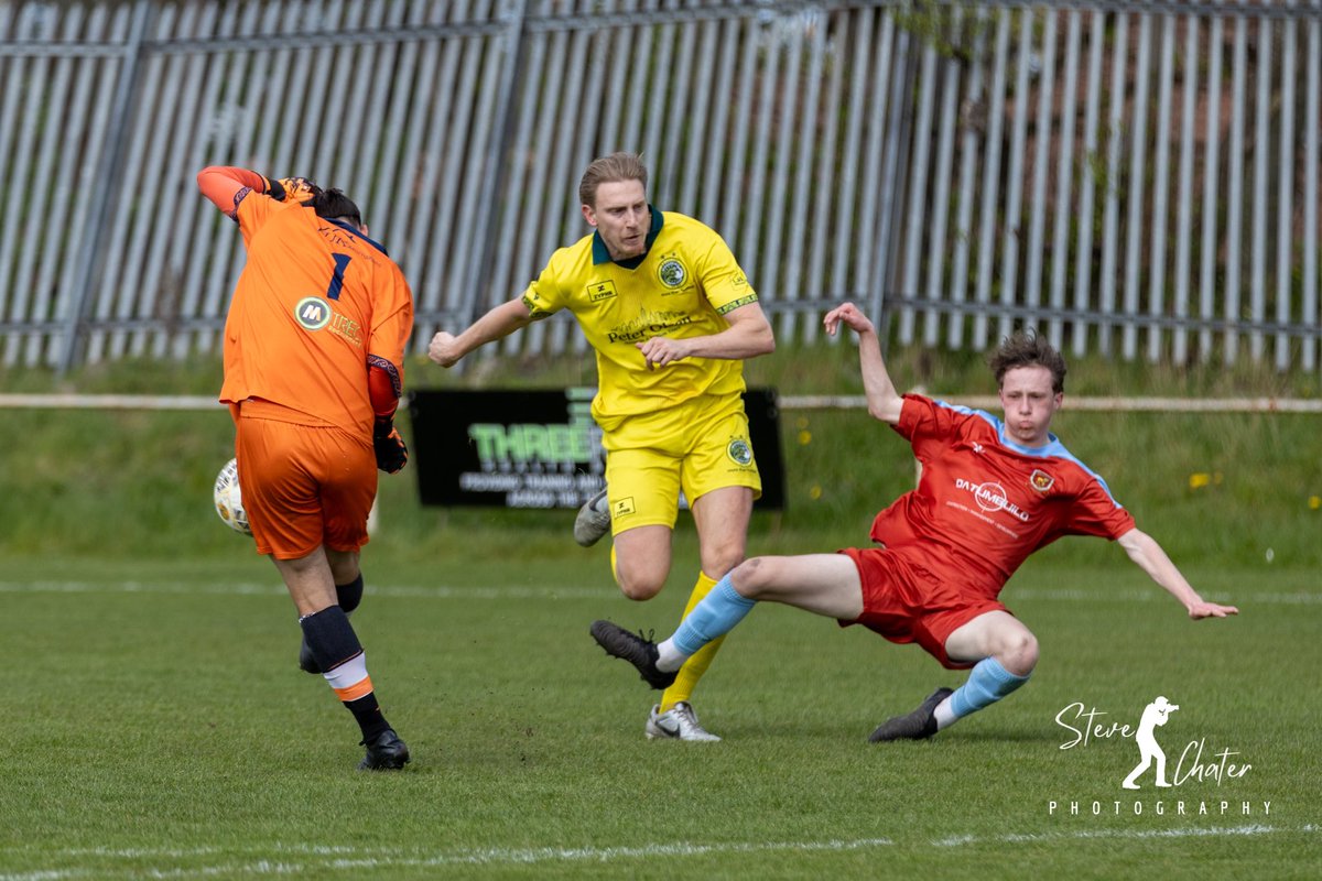 Steve_Chater's tweet photo. Four frames from today’s @nfalliance1890 game between @PercyMainAFC &amp; @BoysWallsend https://t.co/VWu3HYkYyD