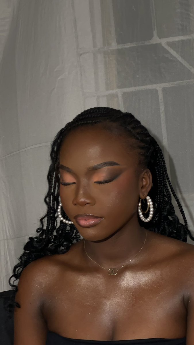 _luhceey's tweet photo. I'm a makeup artist in Ojo, Alaba!

My walk in is 25k, I also take students for training.

This is my instagram: https://t.co/dtrnd0Rpil

And my jobs https://t.co/PeywsNpA0o