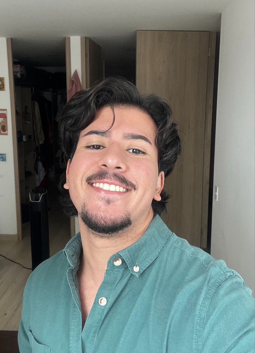 OptimuSebas's tweet photo. Increíble lo mucho que puede cambiar uno en un año si vas al gym y escuchas audios subliminales https://t.co/DUAGbfTQ5x