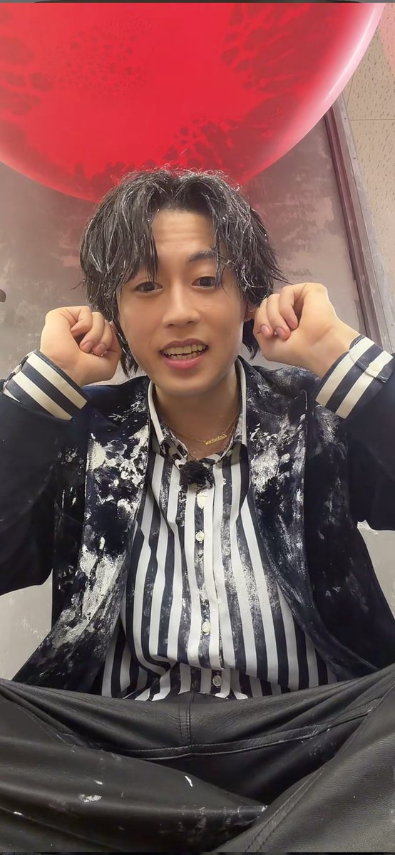 comyuta_18's tweet photo. ゆうたくんがTiktokライブでアベマの30時間企画に挑戦中‼️Tiktokライブ5000人いかないと風船が爆発するから、今すぐ見に行って‼️
 #コムドット限界突破  #アベマ30時間 https://t.co/MUyzXjAhJy