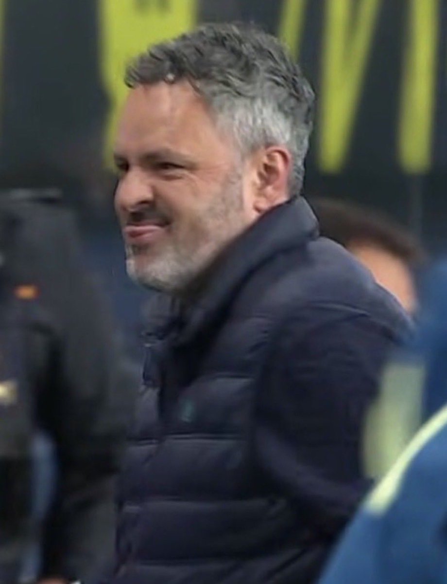 chiringuito de pais tweet media