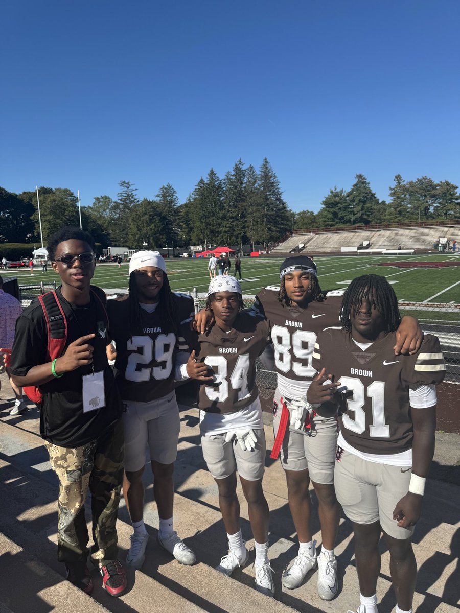 JamelFlomo1's tweet photo. Had a lot of fun at Brown this past season being there for their home win v.s. Georgetown @coachDjackson1 @CoachW_Edwards @hendrickenfb https://t.co/DfYkV1opFL