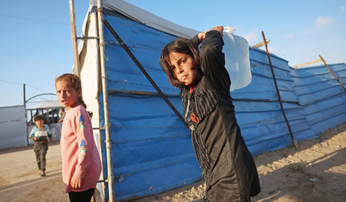 arabnews's tweet image. Gaza's humanitarian situation remains dire, with nearly 2 million people living in makeshift shelters. #Palestine arab.news/46rn4