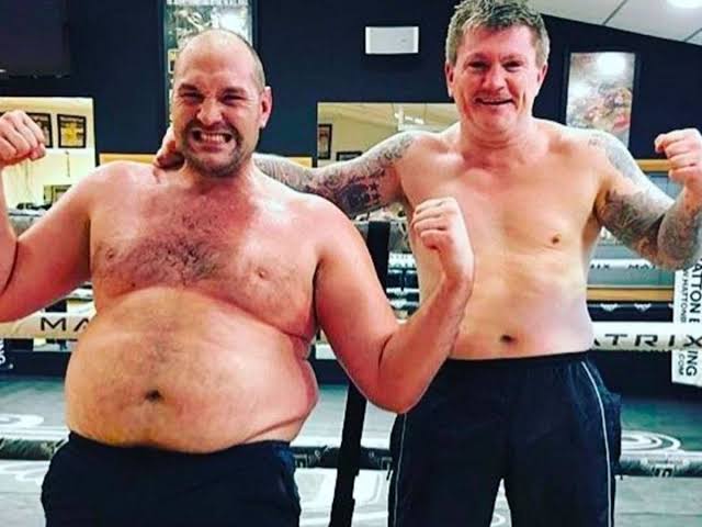 brienlp's tweet photo. Fucking incredible entrance for Tyson Fury honoring Ricky Hatton. Love it 🥊.
#RIPHitman #Boxing #FuryMakhmudov https://t.co/Tax0lx1Gnt