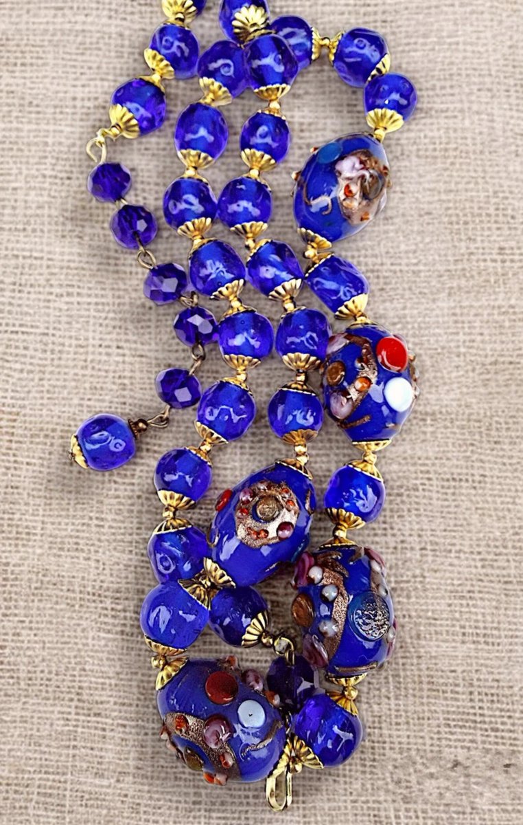 renaissancefai's tweet image. Wedding Cake &amp;amp; Murano Glass Necklace Beads, Cobalt Blue, Fluted End Caps, Collectible Vintage
etsy.com/listing/448714…
#necklace #vintage #glass #muranoGlass #WeddingCake #blue #cobaltBlue #brass #adjustable #long #giftforher #brightcolors
