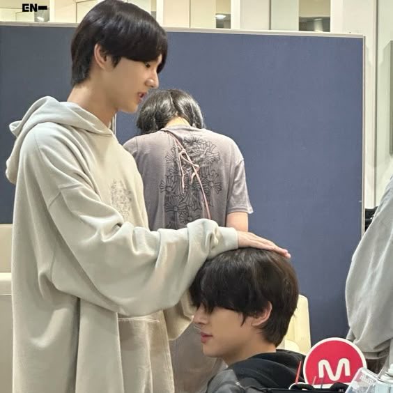 ห๋ง ♧ (slow) tweet media