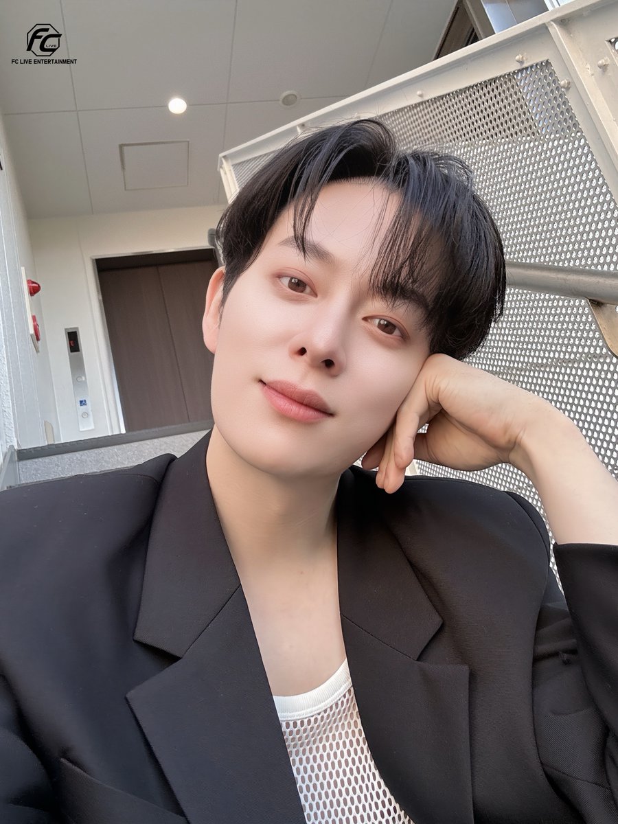 FCLIVE_official's tweet image. #BOYFRIEND #DONGHYUN JAPAN FIRST SOLO FANMEETING 'THE MOMENT'

ソロファンミーティング最終日！
#ドンヒョン と一緒に素敵な週末の時間を過ごしましょう🤍

📅4月12日(日) 14:00/18:00
📍TOKYO：iBIG HALL
一般チケット当日券あり〇

イベント詳細
🔗 ti-ma.jp/shop/event.php…

#보이프렌드 #동현