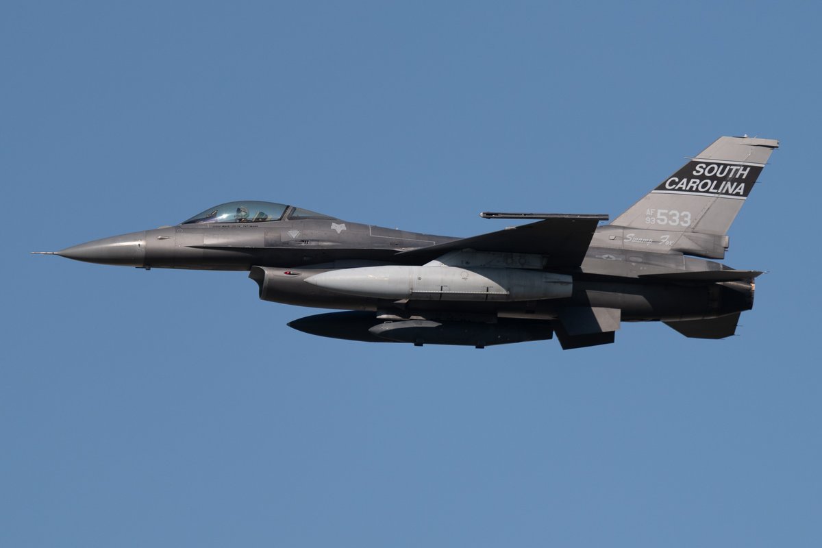 pressxtolive's tweet photo. A few snaps from a recent trip to see the Oklahoma Air National Guard 125th Fighter Squadron "Tulsa Vipers". A departing South Carolina ANG "Swamp Fox" visitor snuck in as well. Have Glass F-16s with a splash of color, nice. https://t.co/6pRewq5aoe