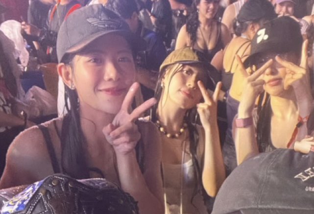 ติ่งชีมา6ปี ฉันอึ้ง 

อึ้งที่ชีไปกับพี่วี ❌
อึ้งที่ชีออกไปเล่นน้ำสงกรานต์ ✅
5555555555555555555555556555555