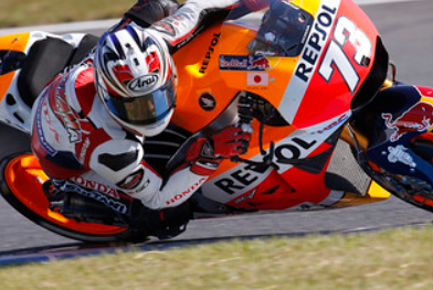 SuperbikesRPM's tweet image. Two riders, same corner, same line… But only one has the courage to keep the throttle open. Name that rider. 👇#MotoGP #RacingMindset