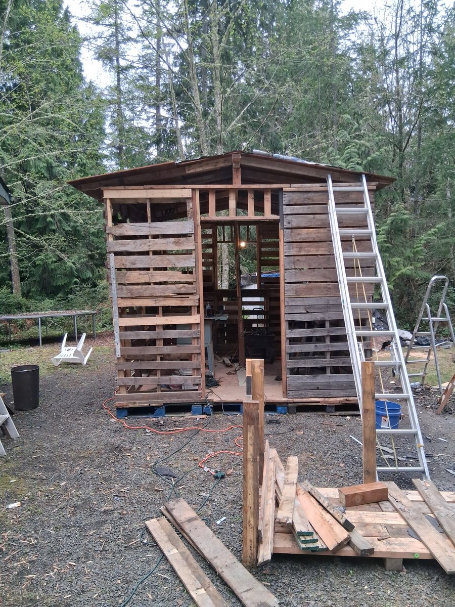 dasbrechenderad's tweet photo. I'm getting kind of tired of social media as a whole. This will be my last post for likely quite some time, but don't quote me on that. Anyways, in regards to previous posts regarding the shack that I've been building this is as far as I'm going to go with it for a little while. https://t.co/ddmgIjWvfL