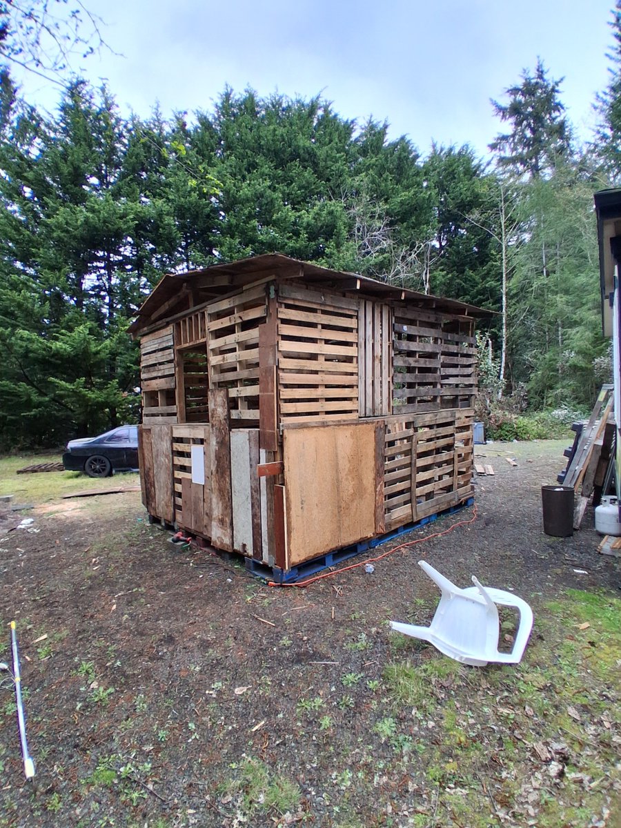 dasbrechenderad's tweet photo. I'm getting kind of tired of social media as a whole. This will be my last post for likely quite some time, but don't quote me on that. Anyways, in regards to previous posts regarding the shack that I've been building this is as far as I'm going to go with it for a little while. https://t.co/ddmgIjWvfL