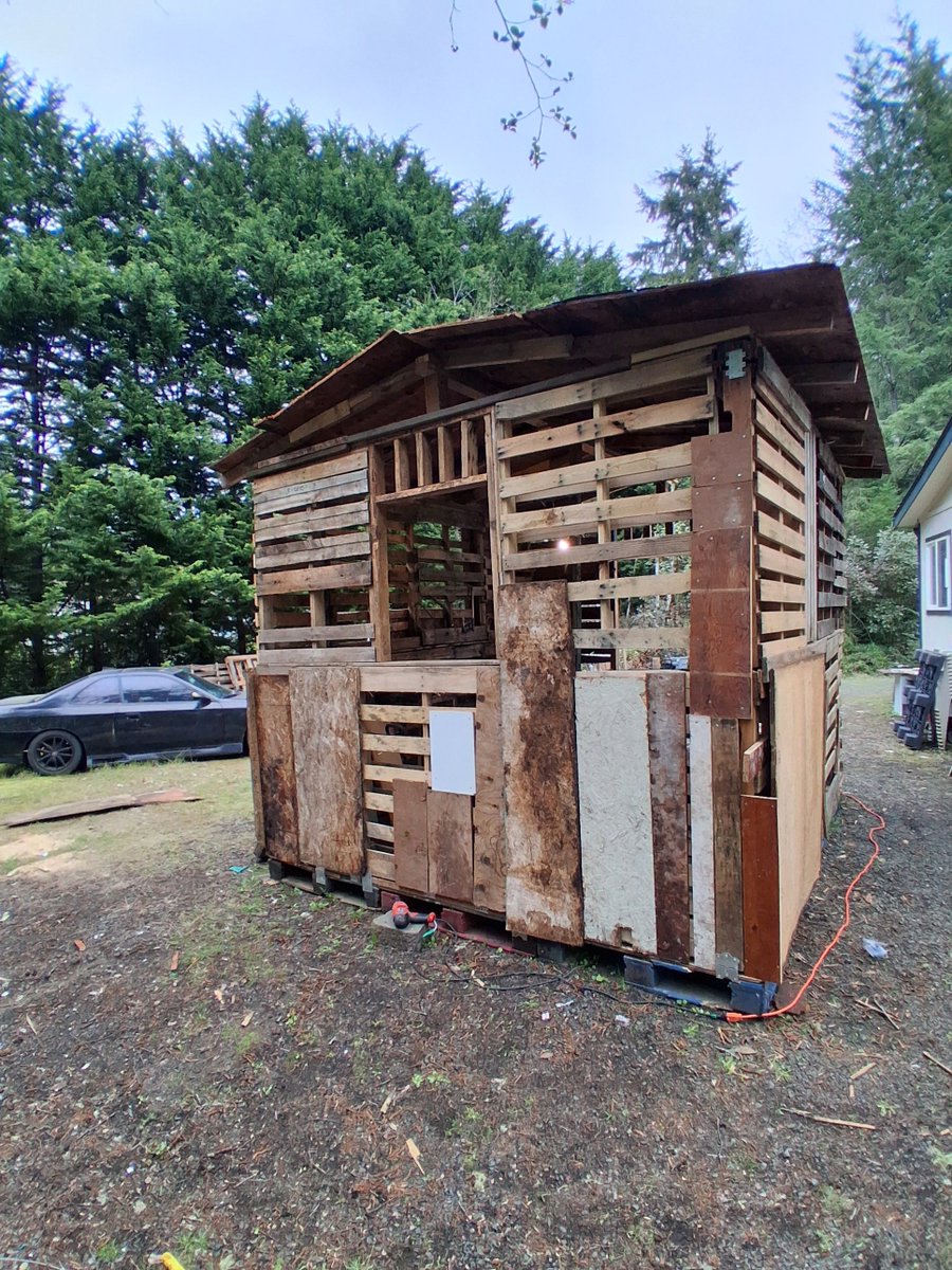 dasbrechenderad's tweet photo. I'm getting kind of tired of social media as a whole. This will be my last post for likely quite some time, but don't quote me on that. Anyways, in regards to previous posts regarding the shack that I've been building this is as far as I'm going to go with it for a little while. https://t.co/ddmgIjWvfL