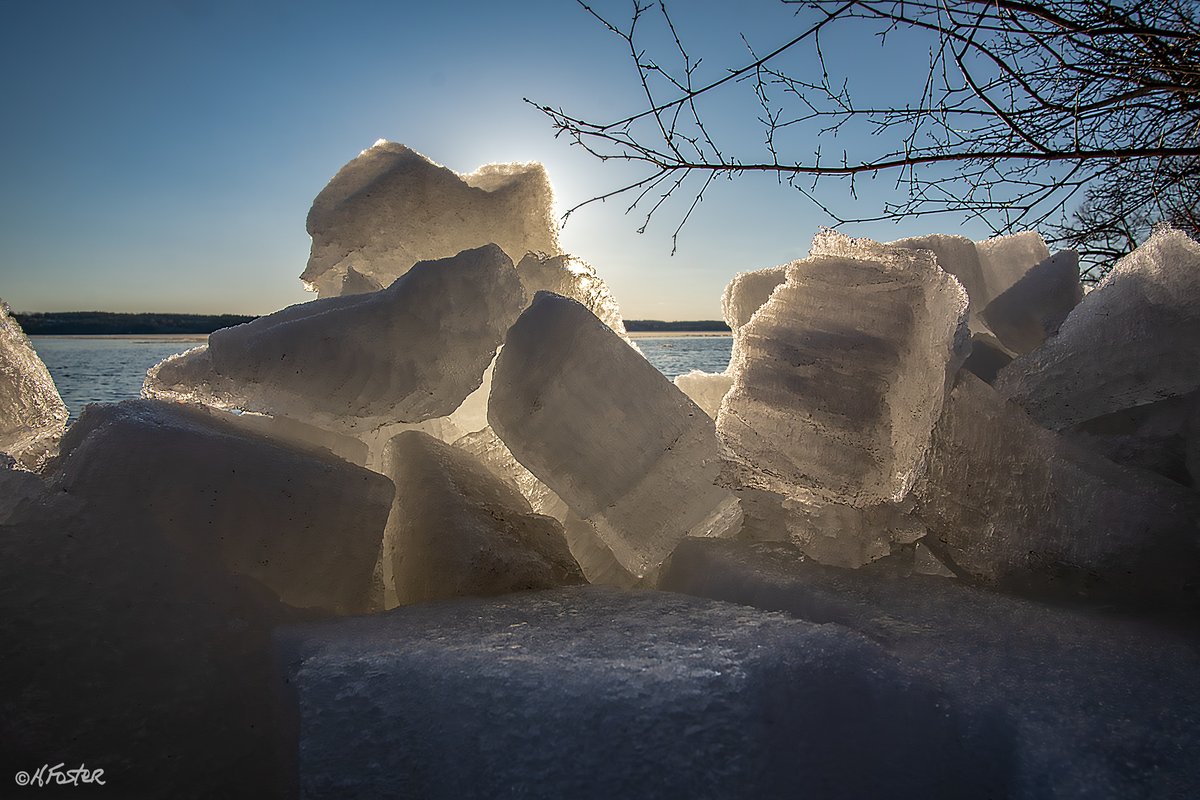 harry_fosters's tweet image. I went down to my shore this afternoon, as I knew from my #drone shot in the morning that the #ice was coming ashore not just passing by. You can see that it comes ashore with some force too, creating all kinds of nice shapes and surfaces. Hope you enjoy. #NaturePhotography