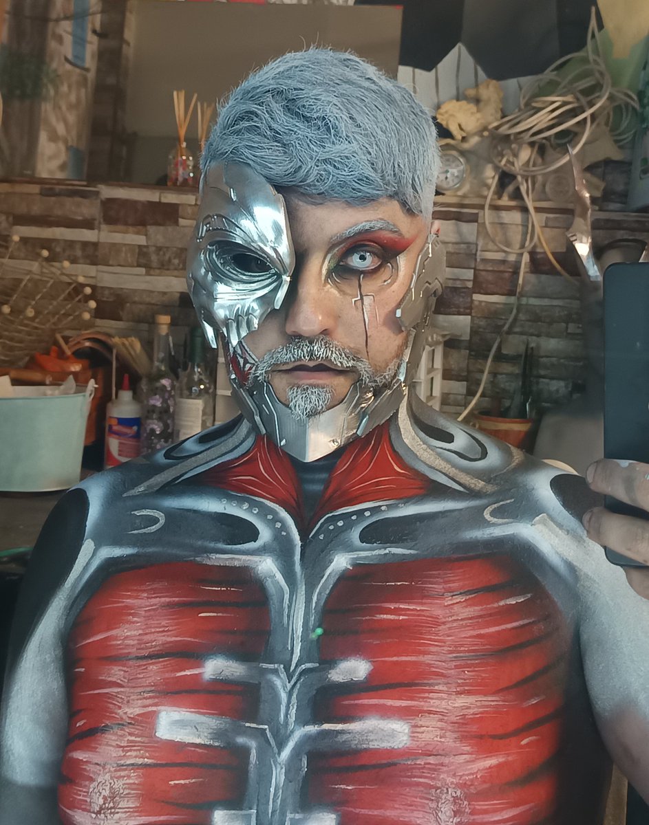 He he  ya bodypainting boy did summthing  mixing a couple of ways 

#bodypaint #makeup #cyborg #gay
#robot