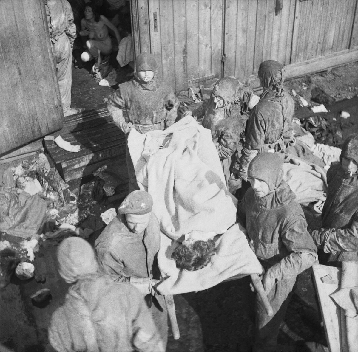 URDailyHistory's tweet image. 15 April 1945: In the final three weeks of World War II, #British and #Canadian troops liberated the Nazi concentration camp Bergen-Belsen. The camp began exclusively as a prisoner-of-war (POW) camp until April of 1943. One of the many victims was Anne Frank, who was murdered at