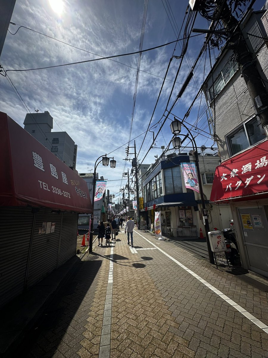 ビュティフォーサンデー4/12(日)湿度低め気温高めの気持ちの良い日曜日！こんな日は高円寺の古着屋さんや古本屋さんをブラブラしてみては。ランチはもちろんスパイシーなりカレーでも。高円寺青藍、本日営業！
#高円寺 #ランチ #香りを食べるカレーライス #ホールスパイスカレー #町カレー