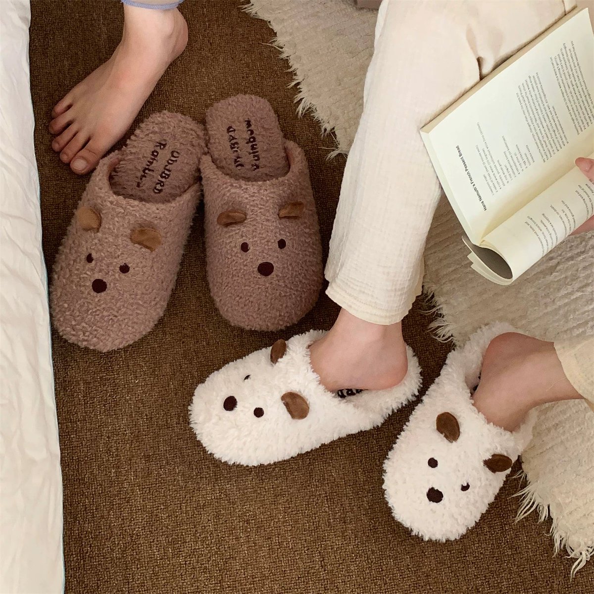 💖 Cozy Bear Face Plush Slippers 💖 

Shop now 🛍️ at helloslippers.com/products/cozy-…

#HelloSlippers