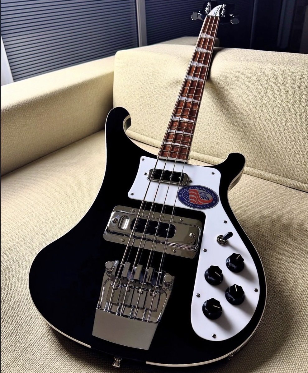 BassMagOnline's tweet image. A brand new Rickenbacker 4003 in JetGlo. @fuzzguitars