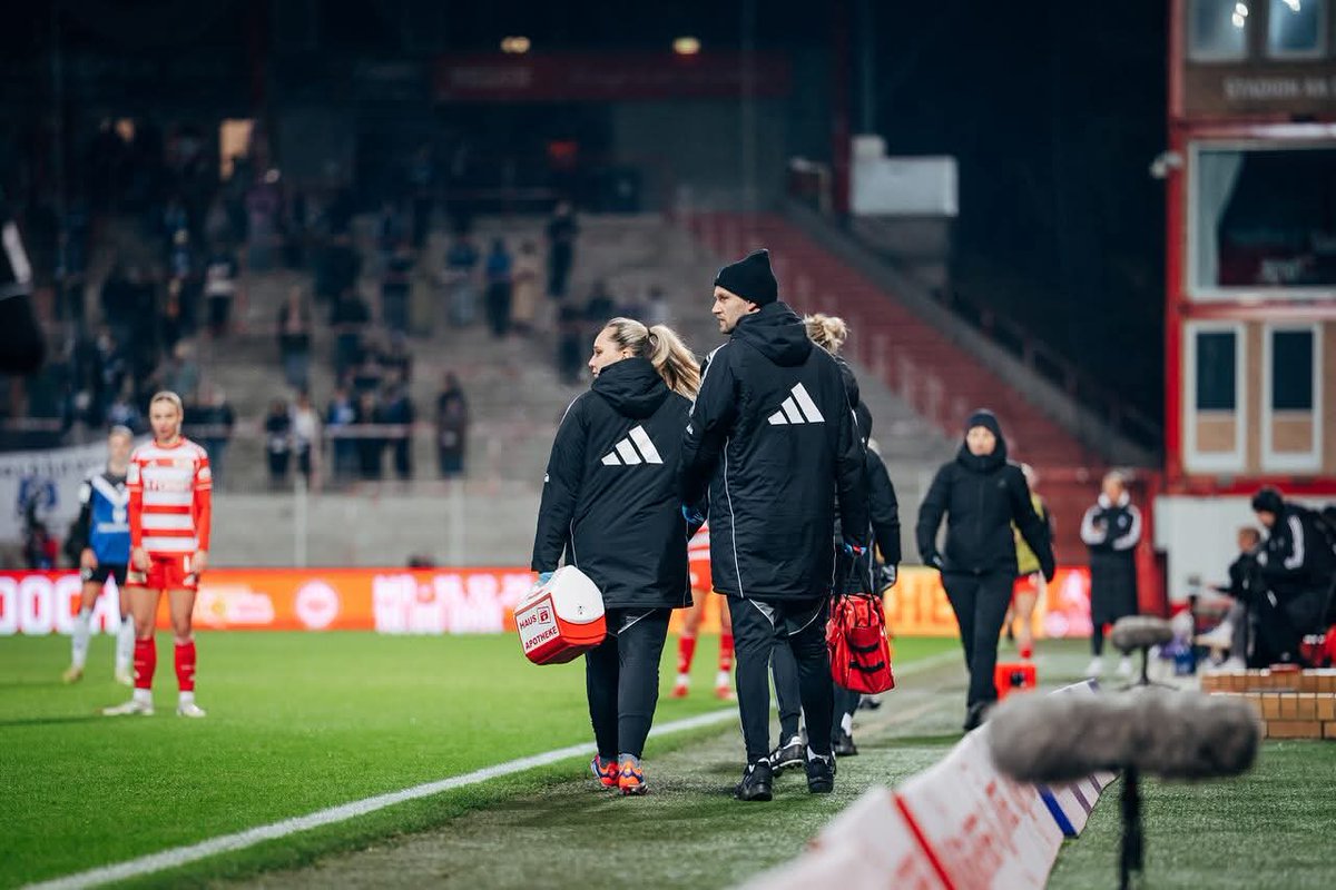 Sería bueno que los medios de acá algún día saquen la noticia de que la médica de cancha del Union Berlin es TICA